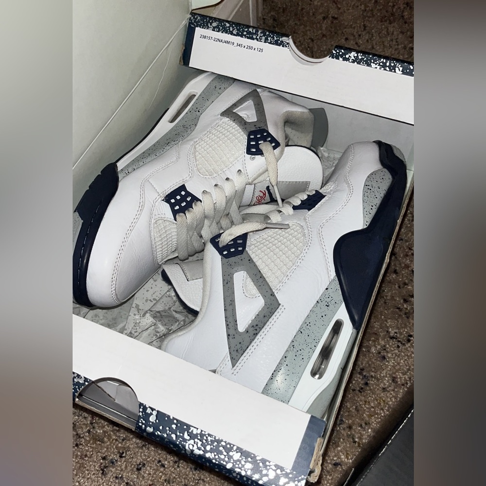 Midnight Navy Jordan 4s